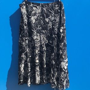 Metro Wear 3X Black Flowered Skirt with Shimmery Gold thread details